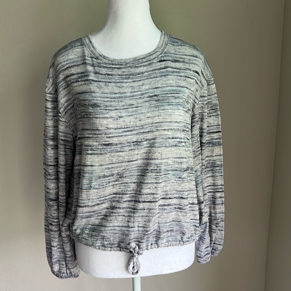 Mudd  women’s long sleeve cropped blue & white knit top  $5/25